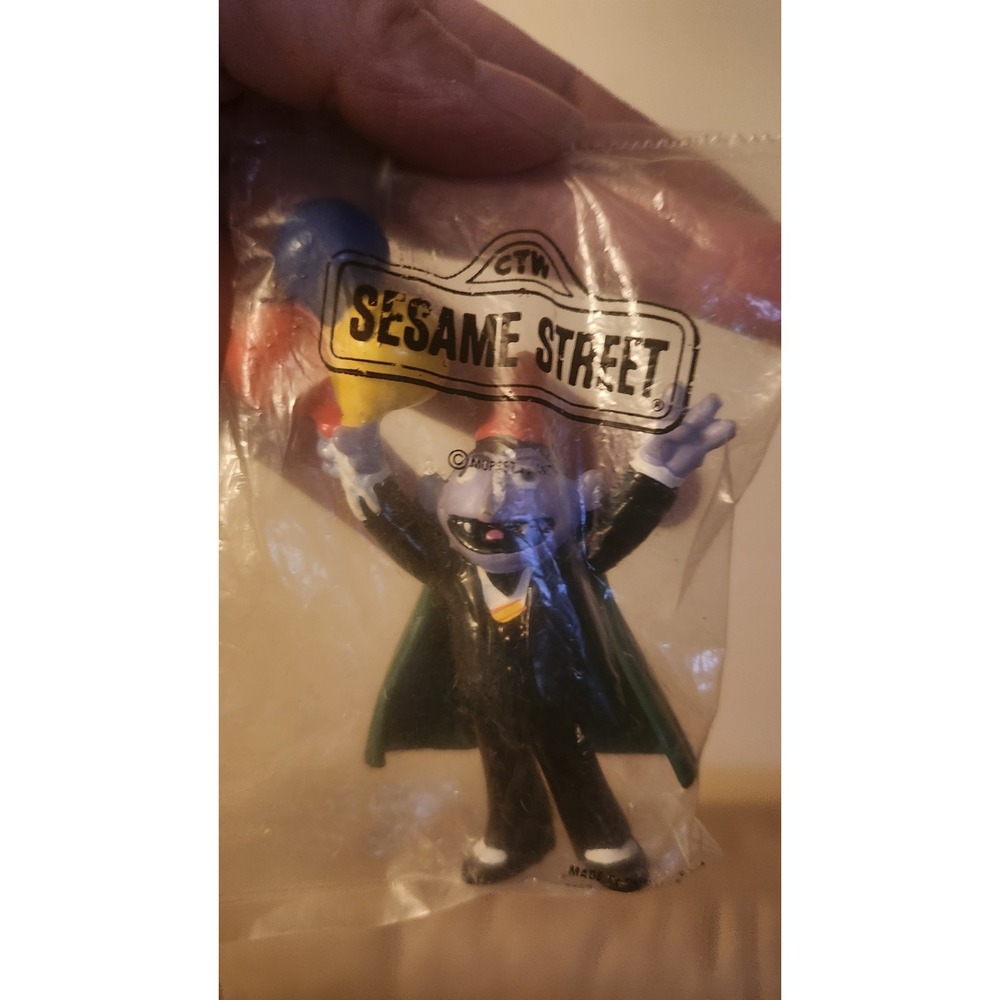 Vintage The Count Birthday Balloons PVC Figure Sesame‎ Street Applause Cape